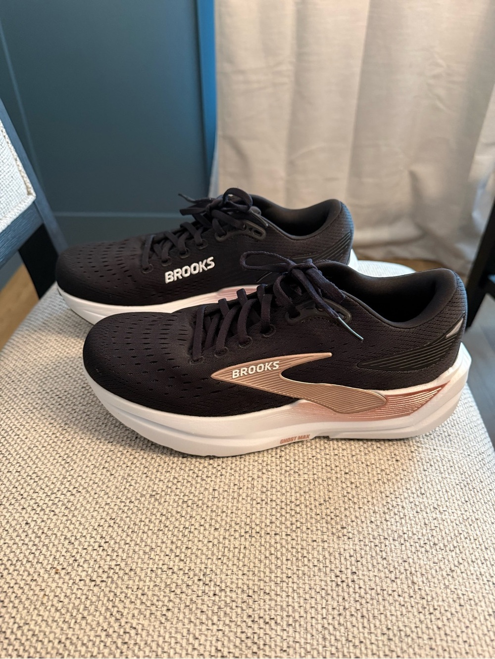 Brooks Women’s Black Running Shoes with Rose Accent - Picture 3 of 7